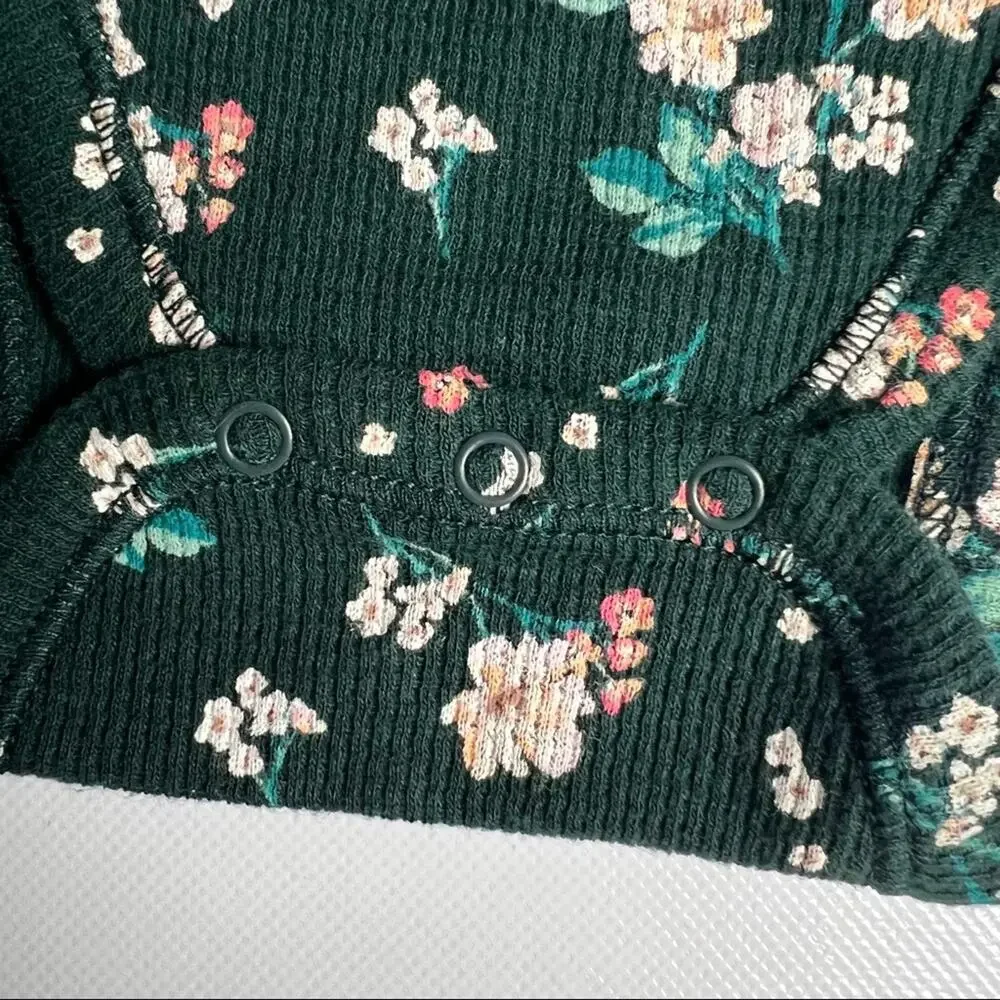 Old Navy Baby Long Sleeve Ruffle Trim Thermal Floral Print Bodysuit Sz 0-3M